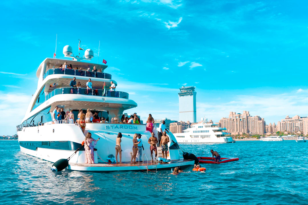 3-Hour Luxury Super Yacht Experience with Unlimited Alcohol